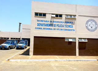 Funcionário de posto de combustível sente mau cheiro e acha homem morto em caminhão na Bahia